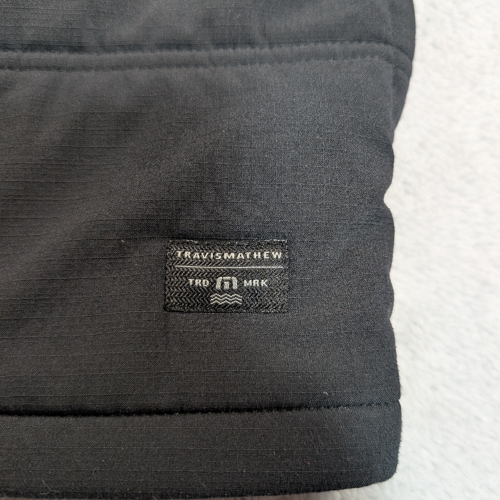 Travis Mathew Vest Mens L Black Full Zip Cold Bay Quilted Golf‎ Embroidered Logo - Picture 3 of 10